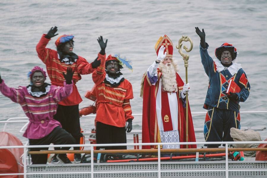 zwarte piet blackface cosplayers at parade